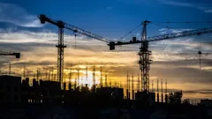 Казахстанских застройщиков хотят обязать продавать квартиры только по безналичному расчёту