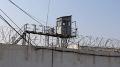 Полицейский в ВКО приказывал заключённым пытать друг друга и снимать процесс на видео