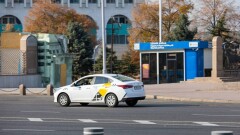 Премьер-министр поддержал проект по обеспечению соцпакетом таксистов и курьеров