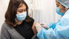 Прививка против ВПЧ: На первом этапе вакцинируют 100 тысяч 11-летних девочек