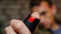 Старшеклассник на спор распылил перцовый баллончик в школе Павлодара. Трое детей попали в больницу