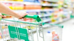 Прилавок с бесплатными продуктами для нуждающихся установили в Алматинской области
