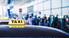 42 иностранца выдворили из Казахстана за нелегальную работу в такси