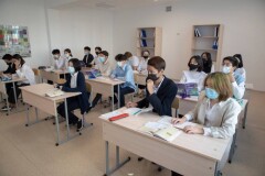 Непривитых школьников и студентов не будут переводить на дистанционный формат обучения