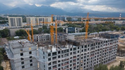 Досаев назвал причины медленной стройки и ввода нового жилья в Алматы