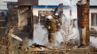 Токаев наградил ликвидаторов последствий лесных пожаров в Костанайской области