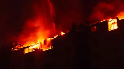 Склад горит в Алматы, тушением руководит глава ДЧС