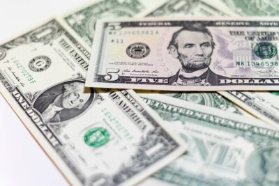 В Алматы сожгли почти 1 млн фальшивых долларов