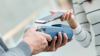Доля безналичных платежей в Казахстане достигла рекордных 89%