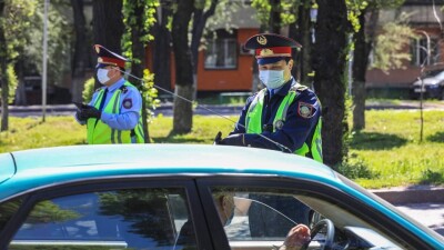 Казахстанские полицейские пожаловались, что им стали чаще предлагать взятки