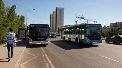Почему акимат Астаны не разрешил расклеить в автобусах города постеры против домогательств