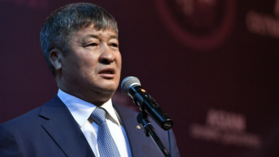 "Настолько друг друга любят". Депутат Турлыханов высказался об обвинении его сына в избиении девушки