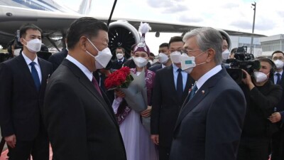 Президент Токаев встретил Си Цзиньпина в аэропорту Нур-Султана