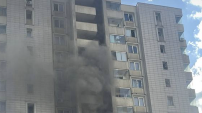 Жители выпрыгивают из окон горящего ЖК в алматинском микрорайоне Аккент