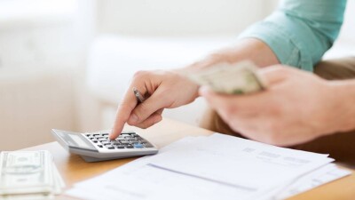 Платежи по кредитам не должны будут превышать 50% дохода заёмщика. Это будут проверять МФО и банки