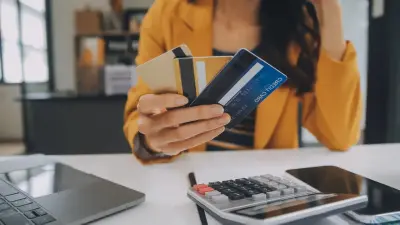 Сколько казахстанцев установили запрет на выдачу кредитов