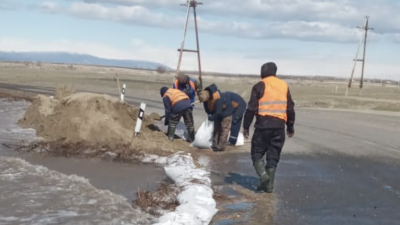 Из-за перелива частично перекрыли движение на трассе республиканского значения в ВКО