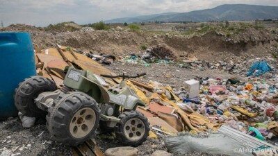 Почти 90 чиновников оштрафовали за слабую ликвидацию свалок в Казахстане