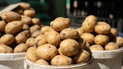 "Могли реализовать на внутреннем рынке". В Минсельхозе высказались о вагонах с замёрзшим картофелем