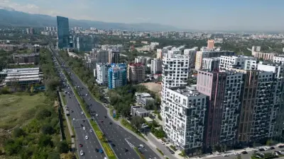 "Трубы валяются вдоль дорог неделями". Аким Алматы дал поручения по благоустройству города