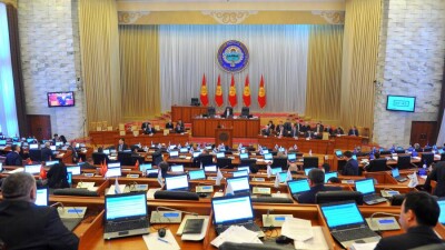 Осуждённый за коррупцию стал депутатом парламента Кыргызстана