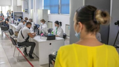 Очереди наблюдаются лишь в ЦОНах, где обслуживают иностранцев