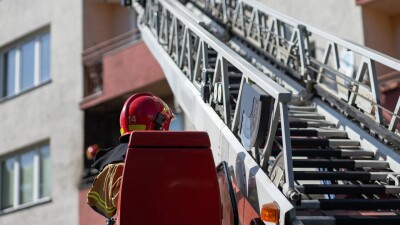10 человек спасли из пожара в многоэтажном доме в ВКО