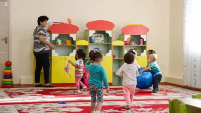 Стеллаж упал на ребёнка в детском саду Павлодара: омбудсмен региона проверила учреждение