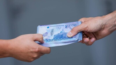 6 лет колонии за взятку в 600 тысяч тенге получил экс-глава ДСЭК Шымкента