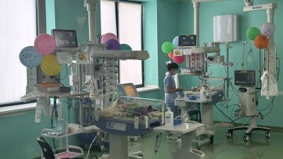 "Сначала будет отставать, потом догонит". В Казахстане выхаживают недоношенных детей весом в полкилограмма
