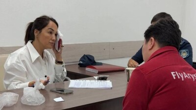 Предложили салфетки и банку: FlyArystan ответил на жалобу Ляйли Султанкызы, получившей травму на борту