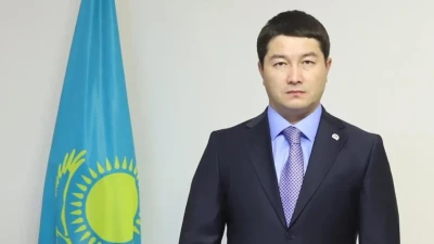 Аким Актау получил выговор из-за жалоб на залежи мусора в городе