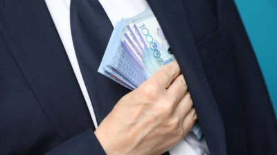 Главу филиала ҚазТемірТранса приговорили к шести годам заключения за взятку в 1,2 млн тенге