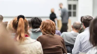 "Будем более внимательны". В КазНПУ объяснили организацию урока о "правильном" поведении девушек