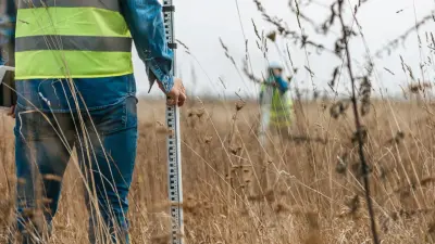 Сотрудники акимата Костаная обзванивают очередников, чтобы выделить им земельные участки под ИЖС