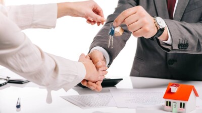 Отмена первоначального взноса по льготным ипотекам: Смаилов не согласился ни с одним предложением