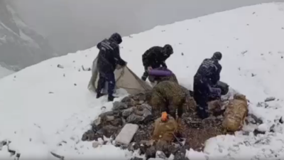 Спустя пять суток спасатели обнаружили тело туриста, упавшего с вершины горы в Туркестанской области