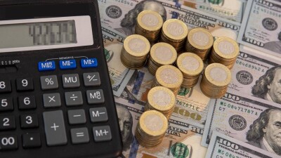"Средний класс не прохудится". Казахстанцы с зарплатой выше 40 млн тенге в год будут платить повышенный ИПН
