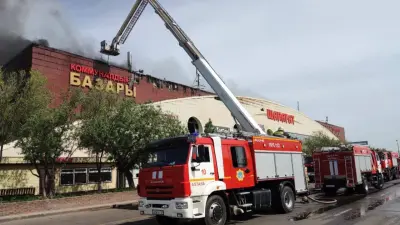 В Астане горит торговый рынок "Шапагат", людей эвакуируют 