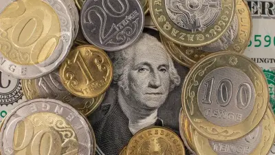 Казахстан почти вышел из долларизации: доля валютных вкладов достигла рекордного минимума