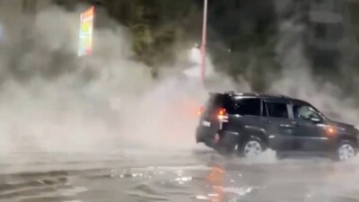 Горячая вода разлилась перед спорткомплексом "Алатау" в Астане