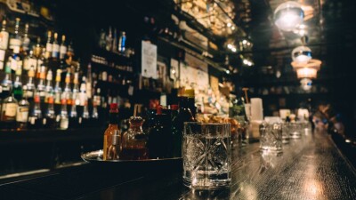 Глава МВД предложил запретить барам и ночным клубам работать после 23.00 в Астане