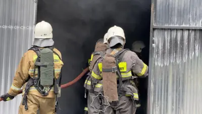 Пожар на складе потушили в Алматы