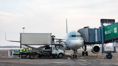 Рейс из Алматы в Астану задержали из-за проникновения на борт постороннего человека