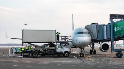 "Нет обвинительной риторики". Повреждения самолётов в аэропортах Казахстана объяснили в Минтрансе