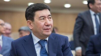 Почему спикер мажилиса Кошанов отсутствовал на пленарном заседании с участием Токаева