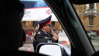 Мажилисмен потребовал наказать сотрудников МВД, которые поручали усилить работу по оформлению штрафов