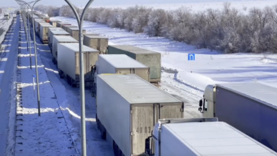 Пробка из 3000 авто: движение на трассе Самара – Шымкент восстановили