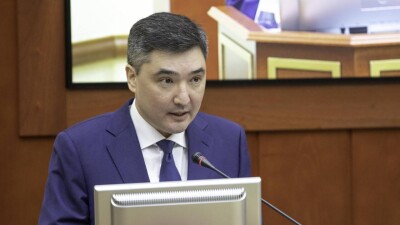 Бектенов возмутился, когда при обсуждении в правительстве качества интернета пропала связь