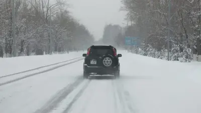 В двух регионах Казахстана закрыли участки дорог из-за непогоды